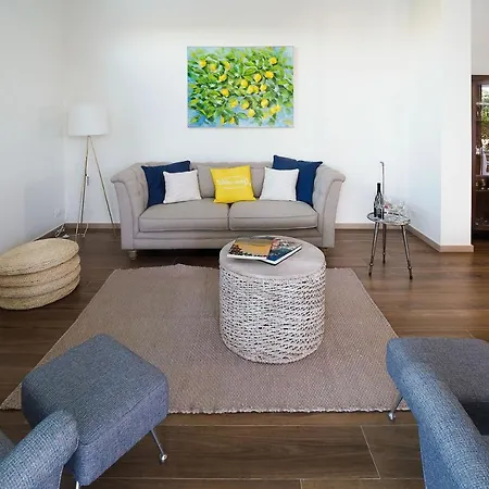 فيلة Composed By Spacious And Elegant See View Suites With Garden
