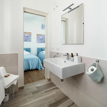 Composed By Spacious And Elegant See View Suites With Garden * ساليرنو