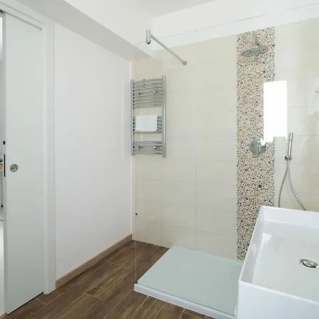 Composed By Spacious And Elegant See View Suites With Garden فيلة *