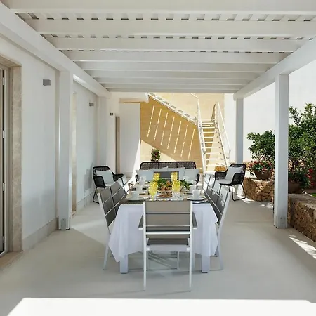Composed By Spacious And Elegant See View Suites With Garden ساليرنو