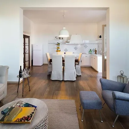 Composed By Spacious And Elegant See View Suites With Garden * ساليرنو