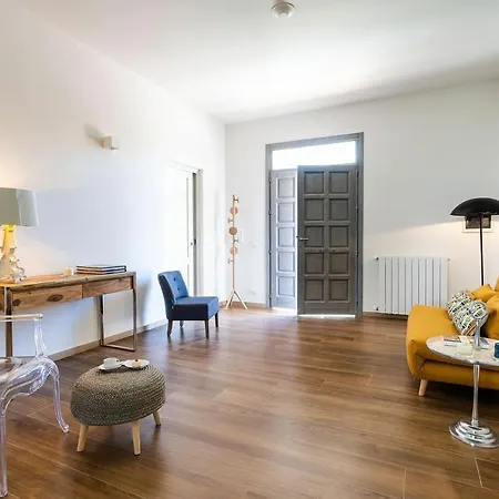 Composed By Spacious And Elegant See View Suites With Garden ساليرنو