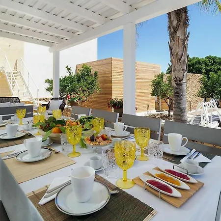 فيلة Composed By Spacious And Elegant See View Suites With Garden *