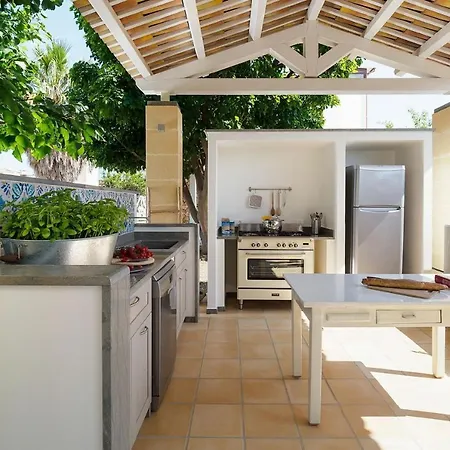 Composed By Spacious And Elegant See View Suites With Garden サレルノ