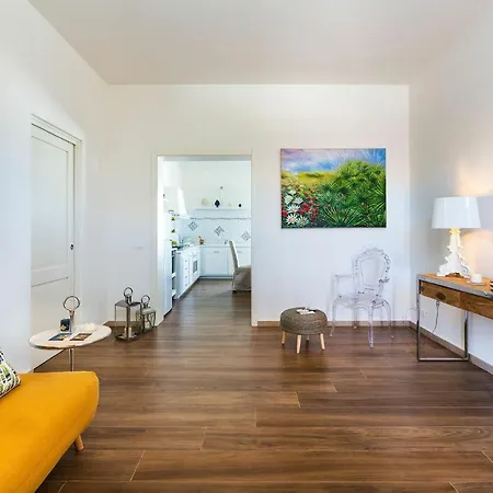 ヴィラ Composed By Spacious And Elegant See View Suites With Garden サレルノ