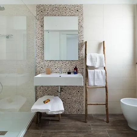 ヴィラ Composed By Spacious And Elegant See View Suites With Garden サレルノ