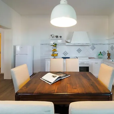 Composed By Spacious And Elegant See View Suites With Garden *