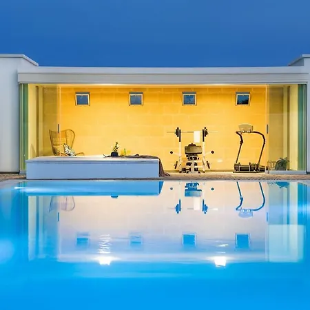 빌라 Composed By Spacious And Elegant See View Suites With Garden